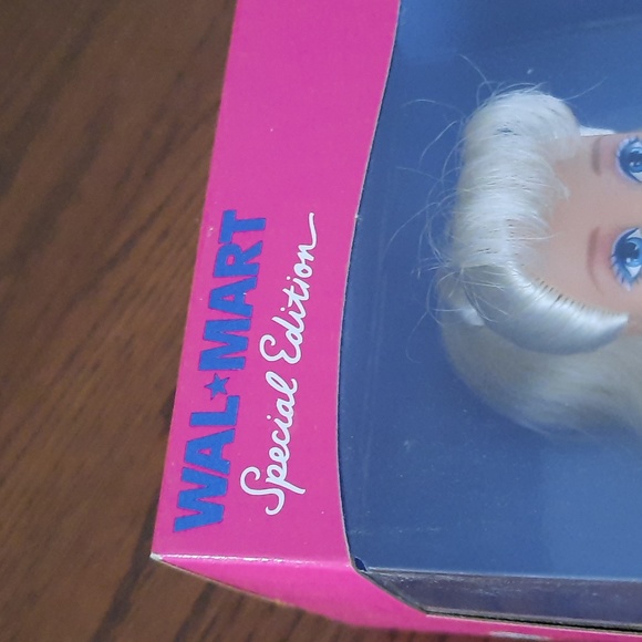 VTG.  1997.  UNOPENED.  WAL*MART Shopping Time BARBIE - Picture 2 of 6